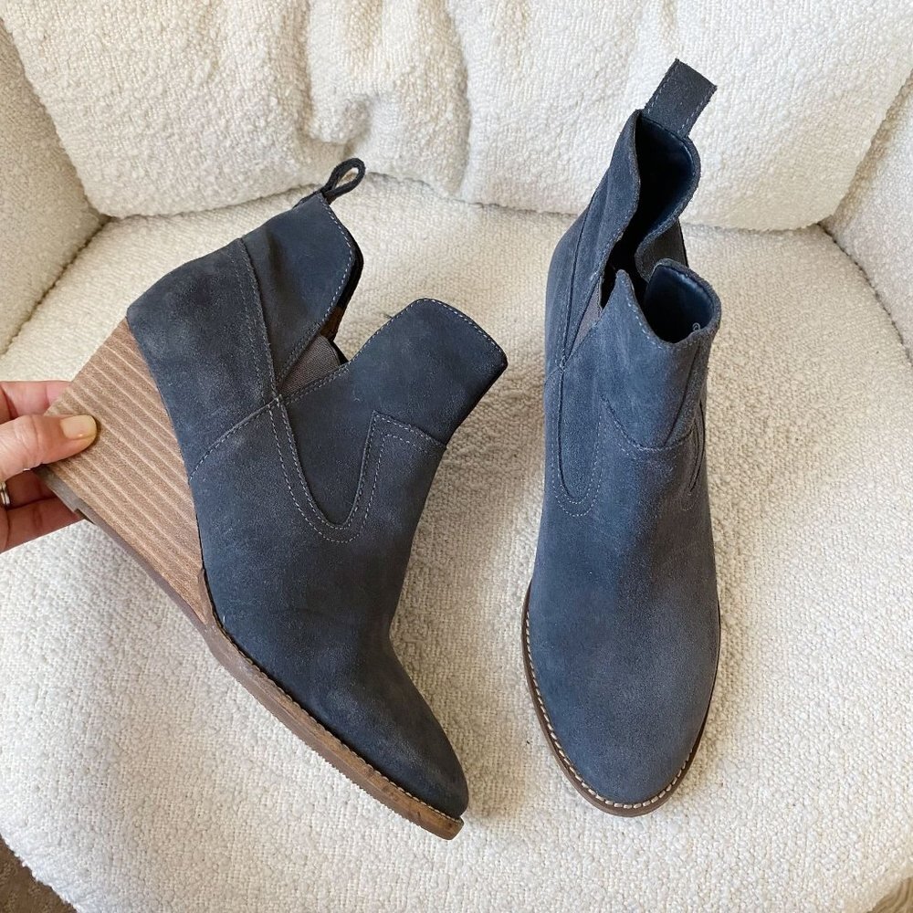Blondo Irving Waterproof Cut-Out Wedge Bootie Suede Gray Women Size 9.5